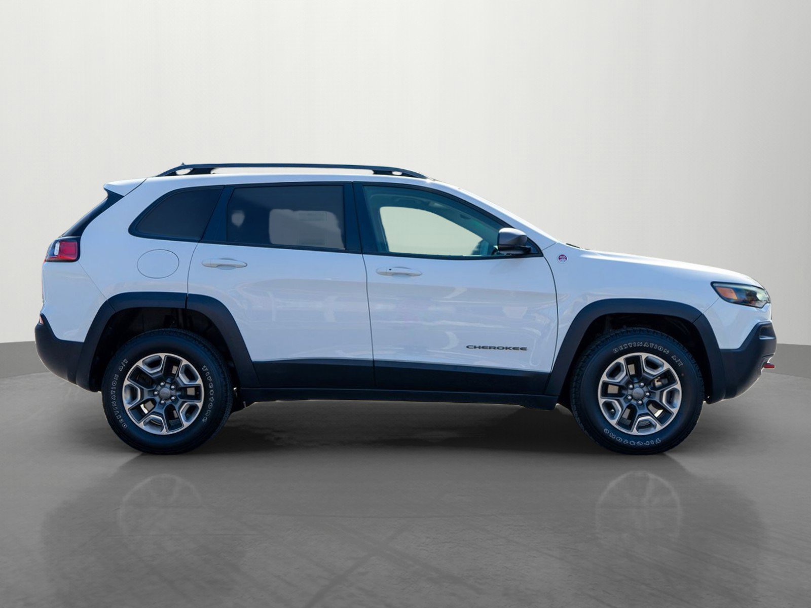 Used 2019 Jeep Cherokee Trailhawk w/ Cold Weather Group image 8