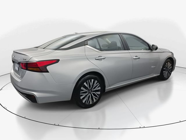 Used 2024 Nissan Altima 2.5 SV image 9