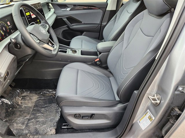 New 2025 Volkswagen Tiguan SE image 11