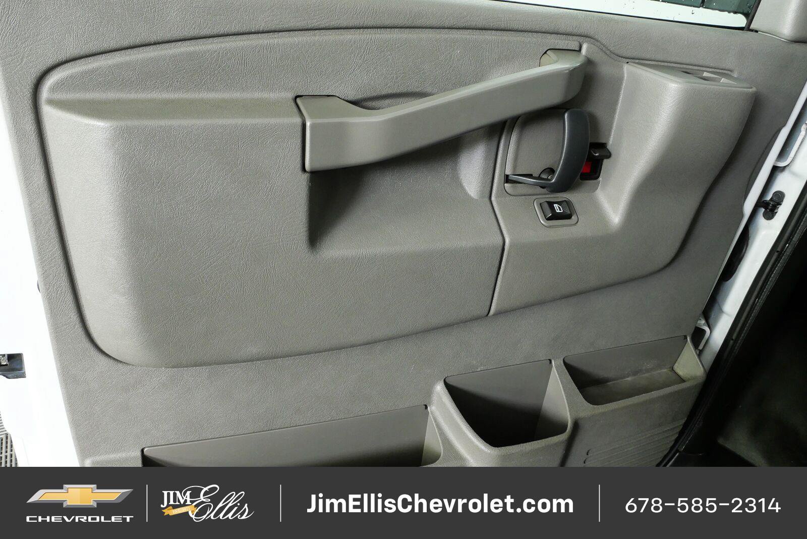 Used 2017 GMC Savana 2500 RWD image 6