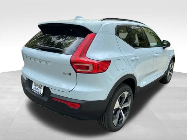 New 2026 Volvo XC40 B5 Plus w/ Climate Package AWD/4WD image 7