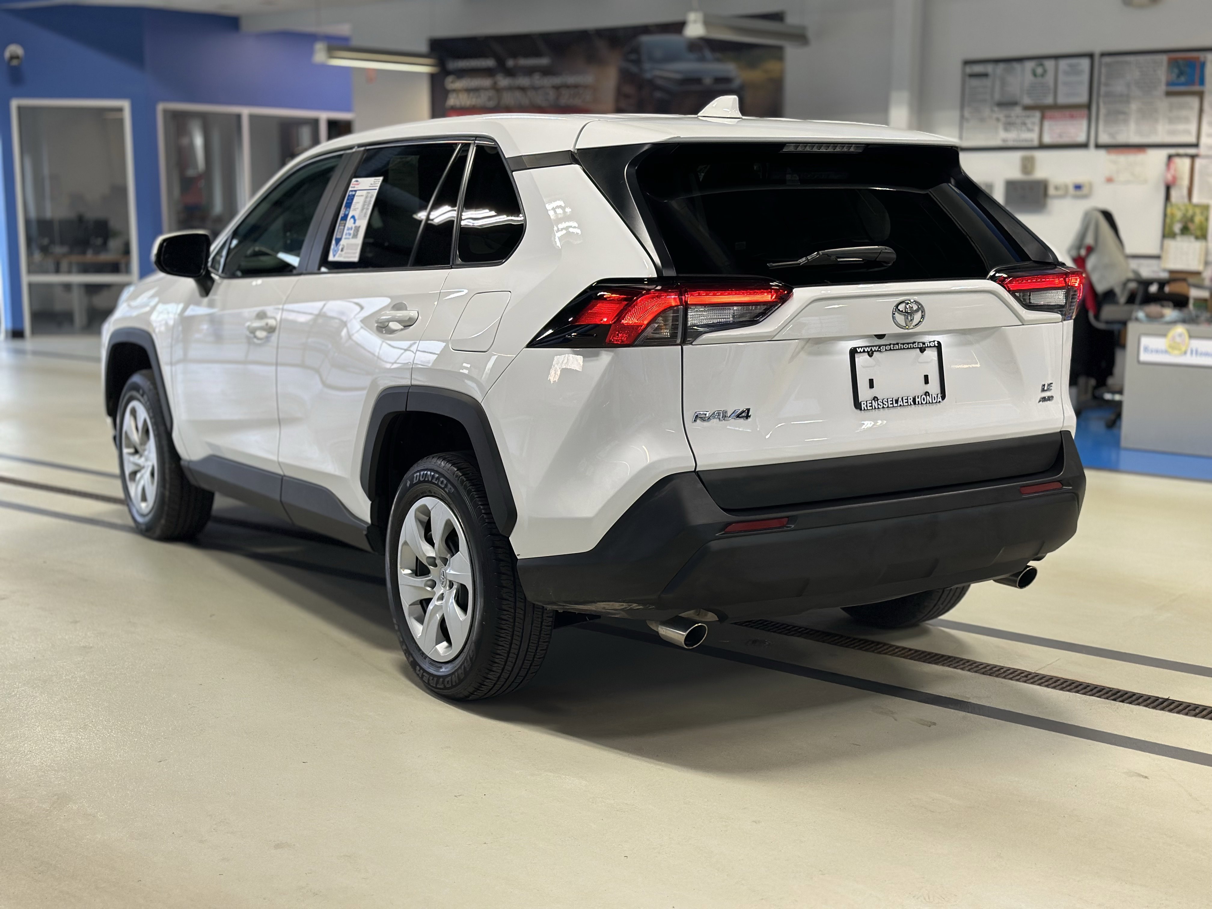 Used 2022 Toyota RAV4 LE w/ Carpet Mat Package (TMS) image 7