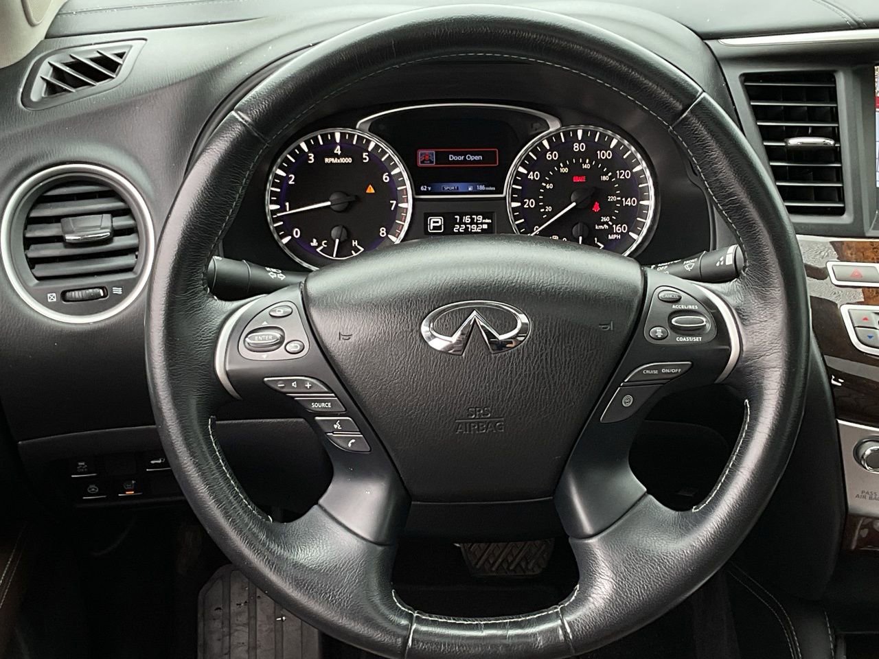 Used 2017 INFINITI QX60 FWD w/ Deluxe Technology Package image 29