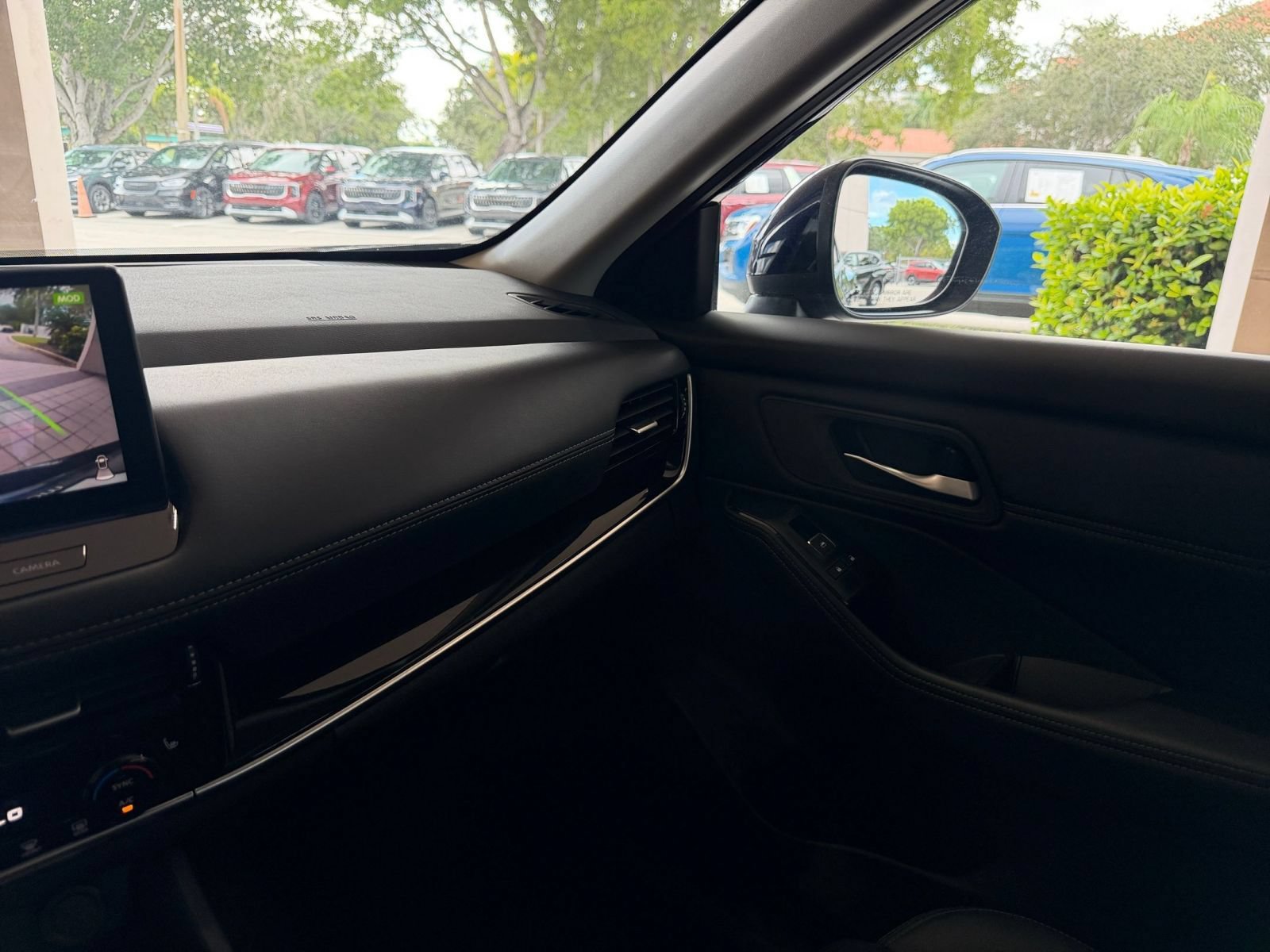 Used 2026 Nissan Rogue SL FWD image 30