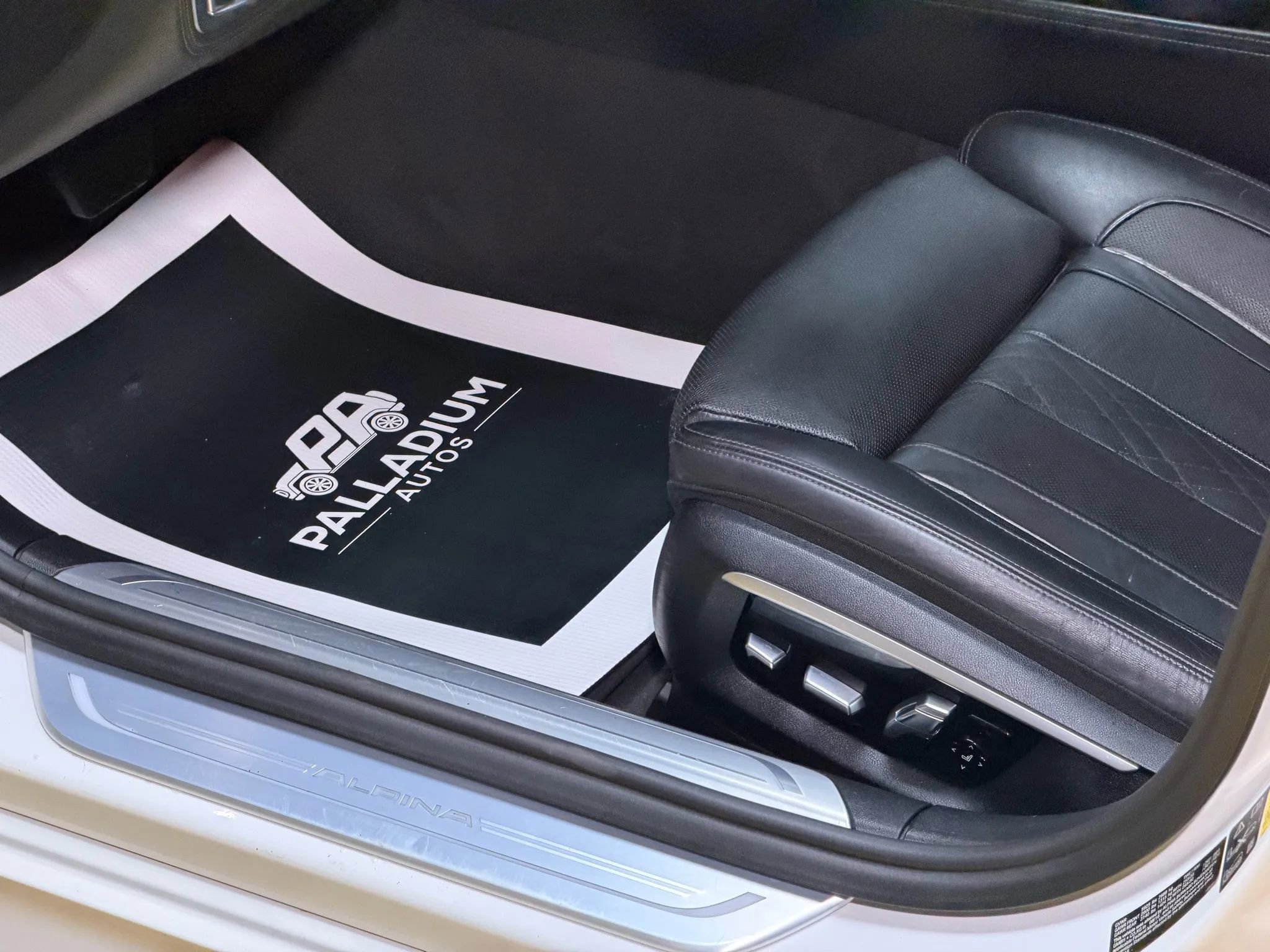 Used 2017 BMW 750i xDrive image 42