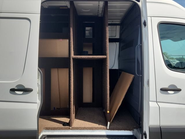 Used 2012 Freightliner Sprinter 2500 RWD image 17