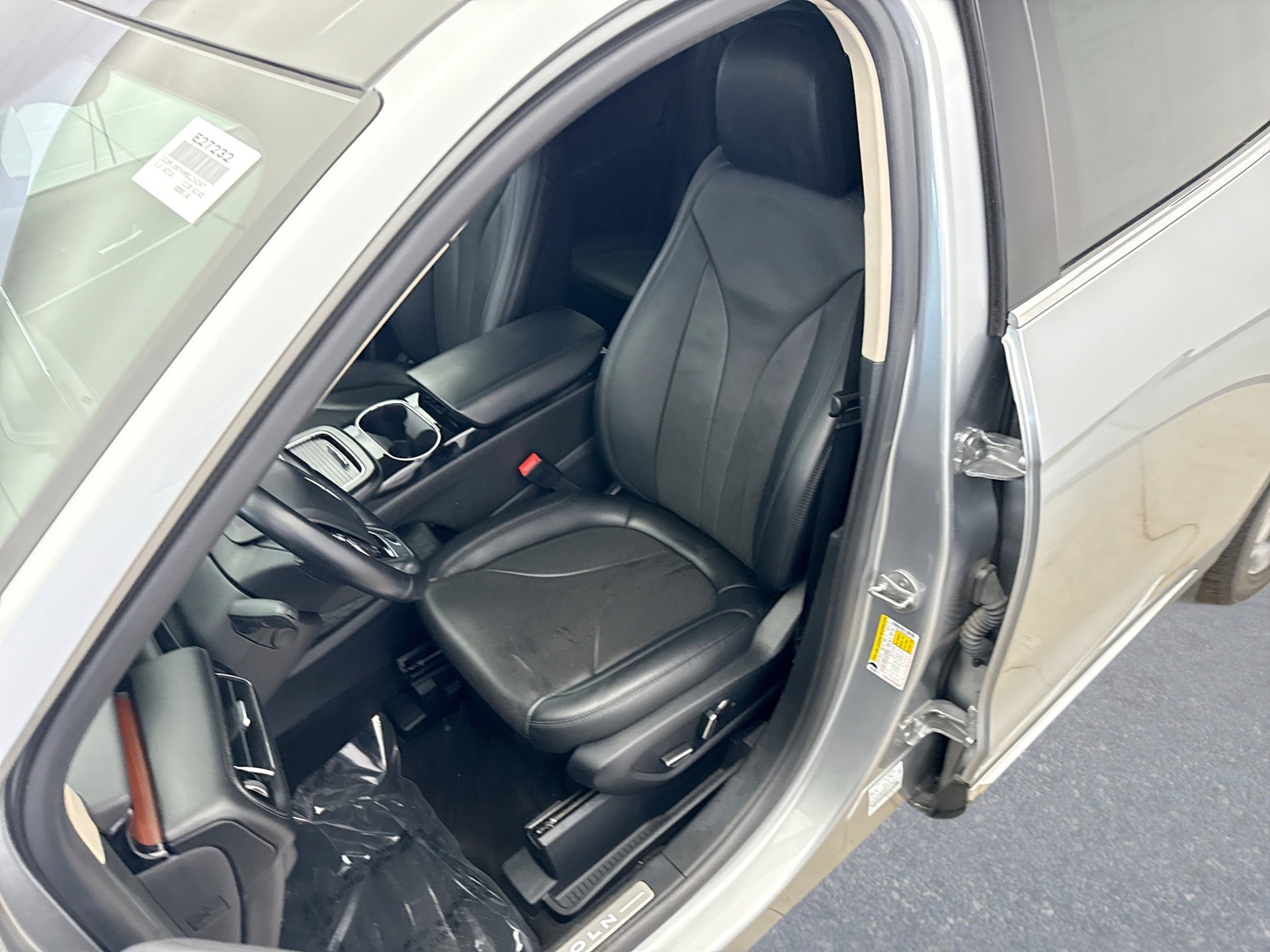 Used 2021 Lincoln Nautilus Reserve image 11