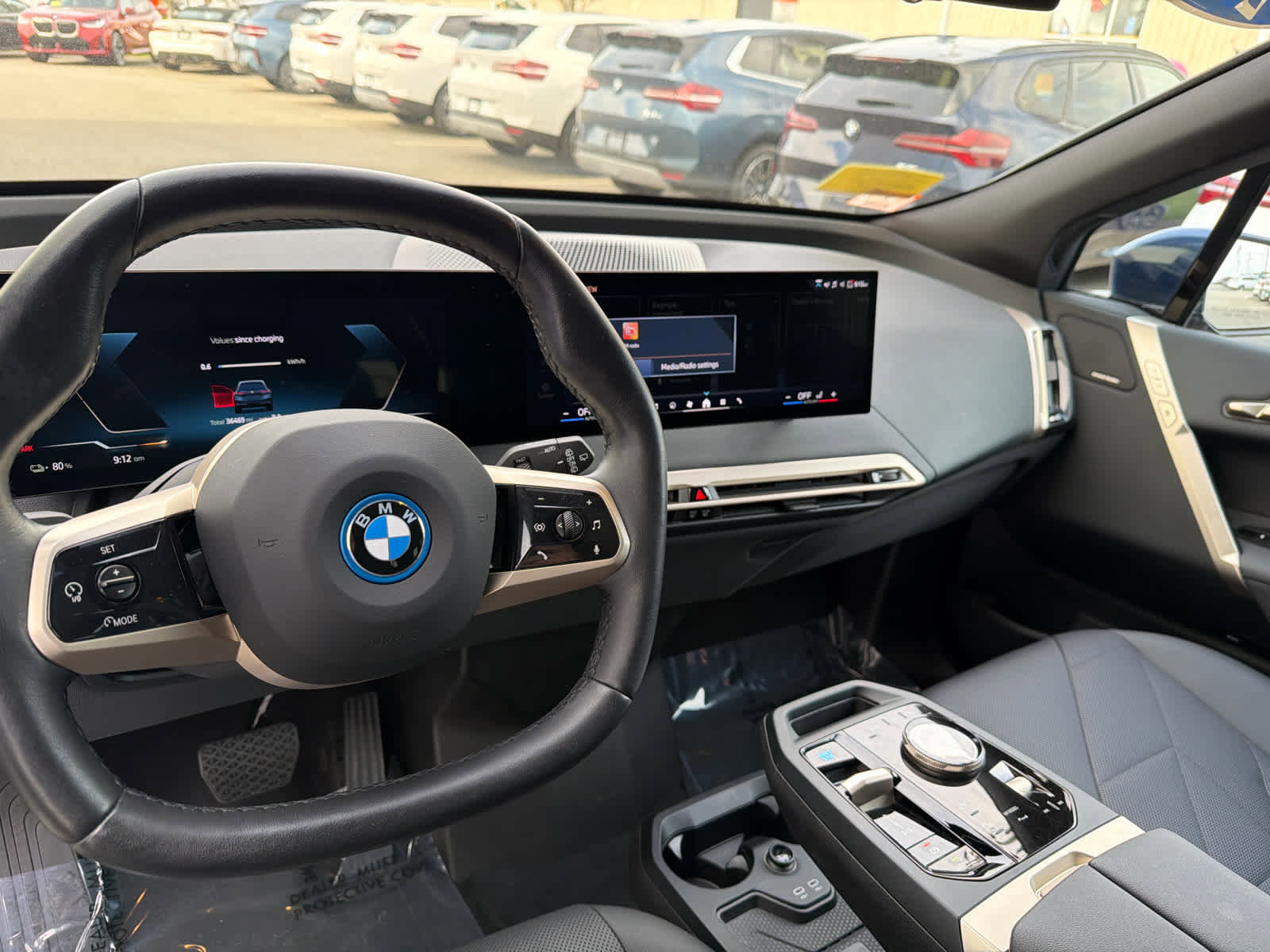 Used 2024 BMW iX xDrive50 w/ Sport Package AWD/4WD image 12