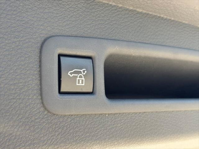 Certified 2025 Toyota Sienna XSE w/ XSE Premium Package AWD/4WD image 12