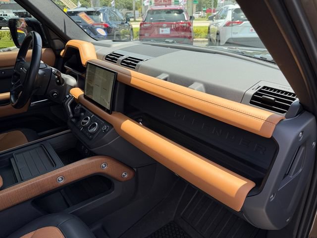 Used 2023 Land Rover Defender 110 X AWD/4WD image 17