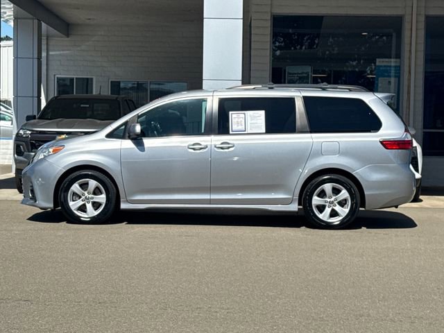 Used 2018 Toyota Sienna LE w/ Carpet Mat Package FWD image 6