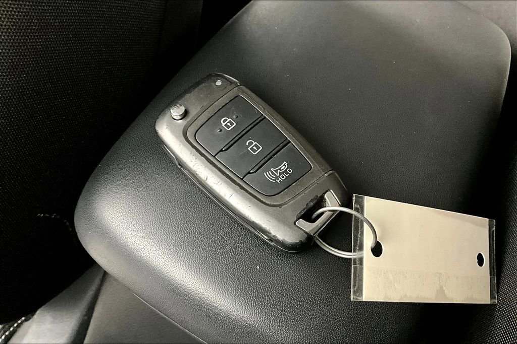 Used 2022 Hyundai Venue SEL w/ Cargo Package image 13