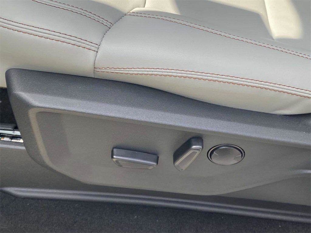 New 2025 Ford Expedition Max Active image 16