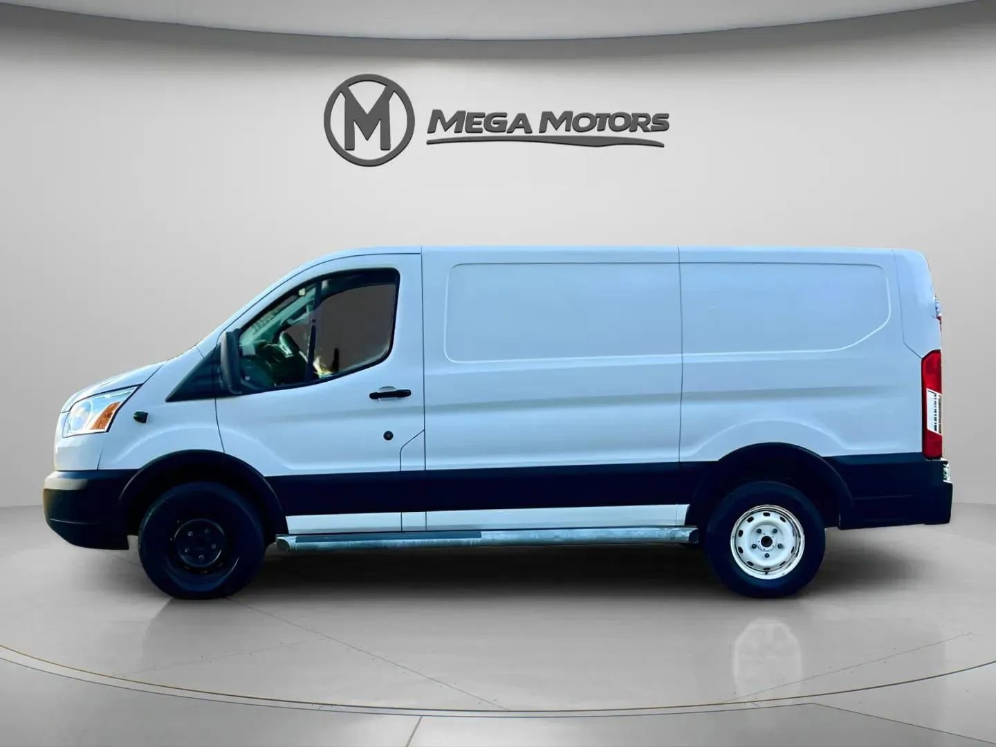 Used 2019 Ford Transit 250 130 Low Roof w/ Exterior Upgrade Package image 2