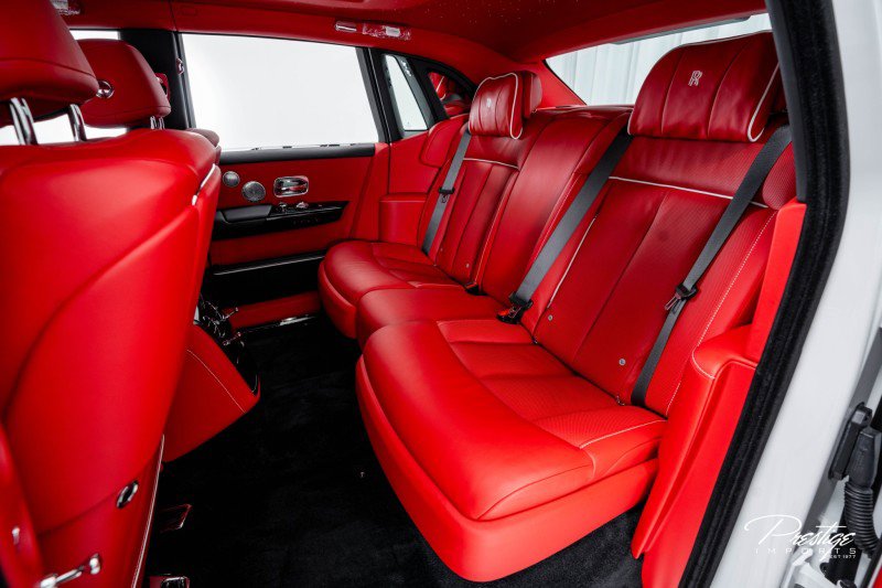 Used 2024 Rolls-Royce Phantom Sedan image 49