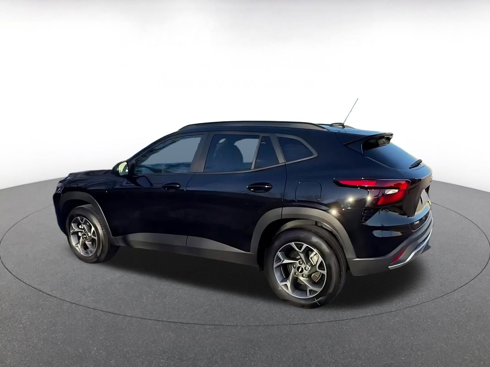 Used 2025 Chevrolet Trax LT image 10