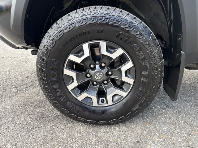 Used 2022 Toyota Tacoma TRD Off-Road w/ Technology Package AWD/4WD image 9