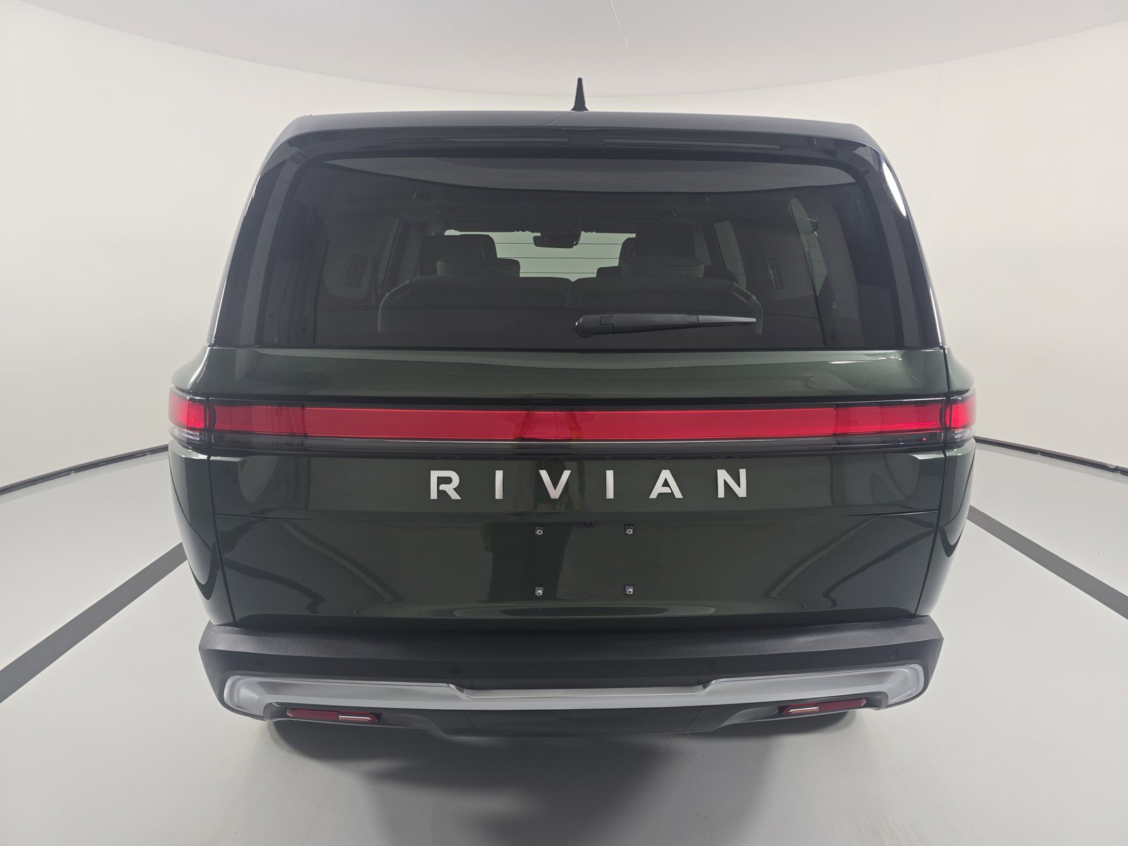 Used 2024 Rivian R1S Adventure AWD/4WD image 4