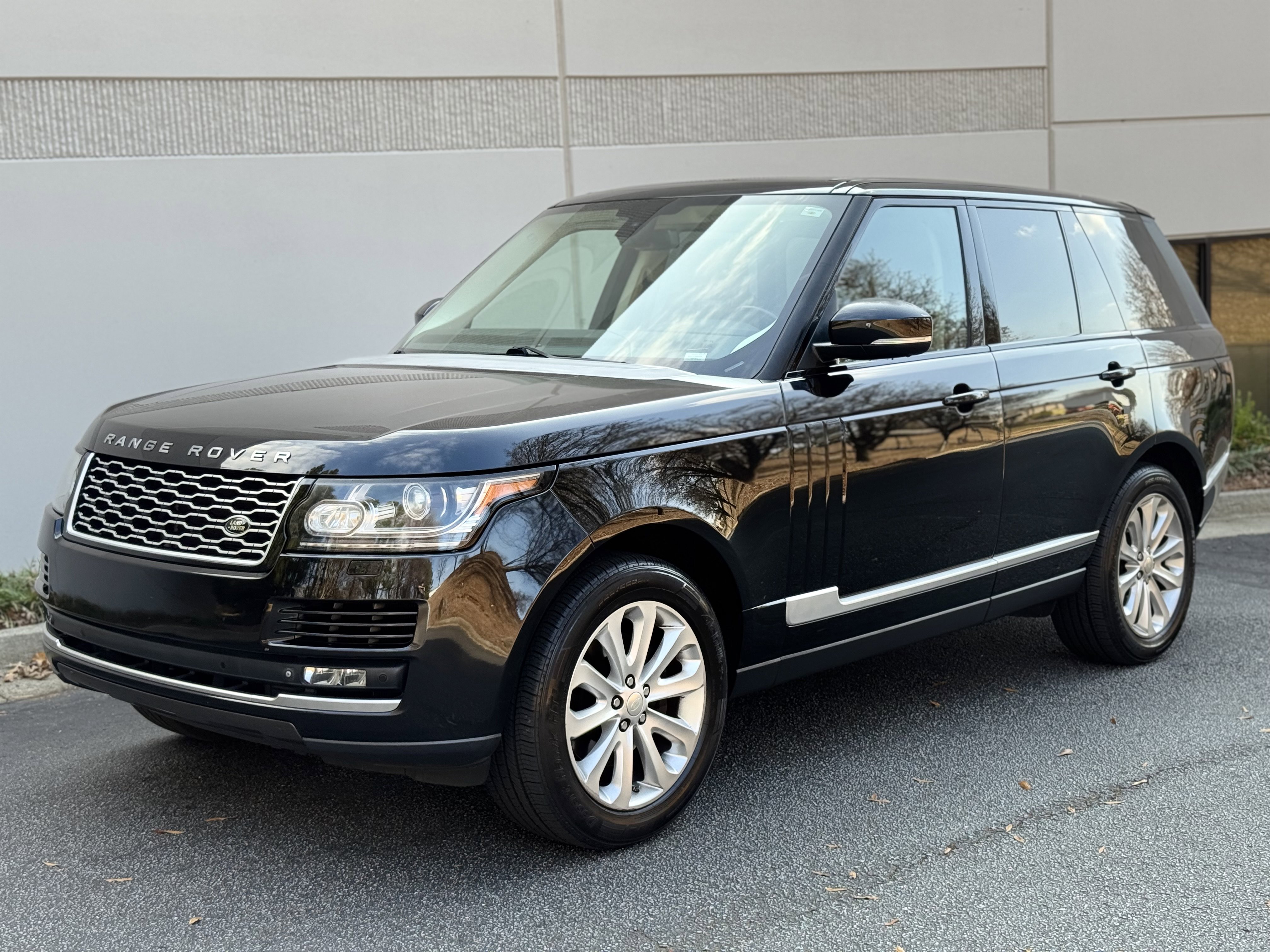 Used 2015 Land Rover Range Rover HSE image 13