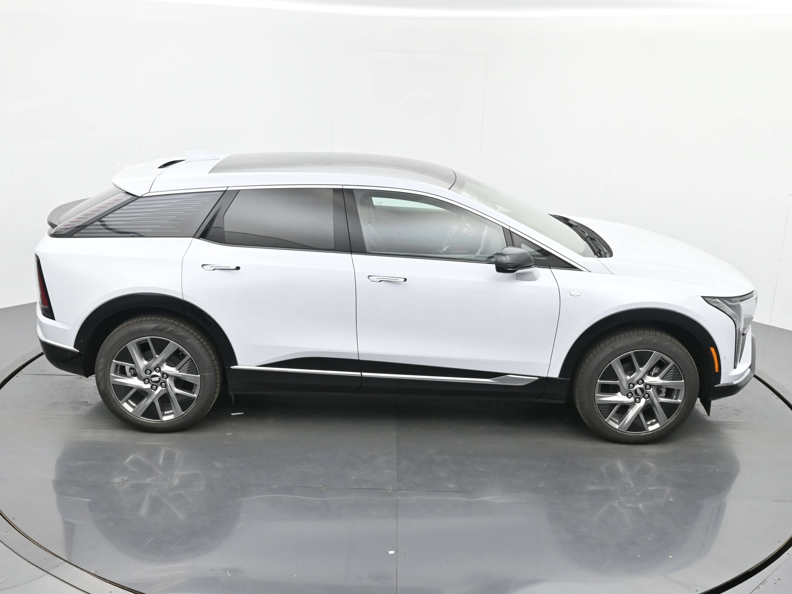 New 2026 Cadillac Optiq Luxury 1 w/ LPO, Floor Liner Package AWD/4WD image 28