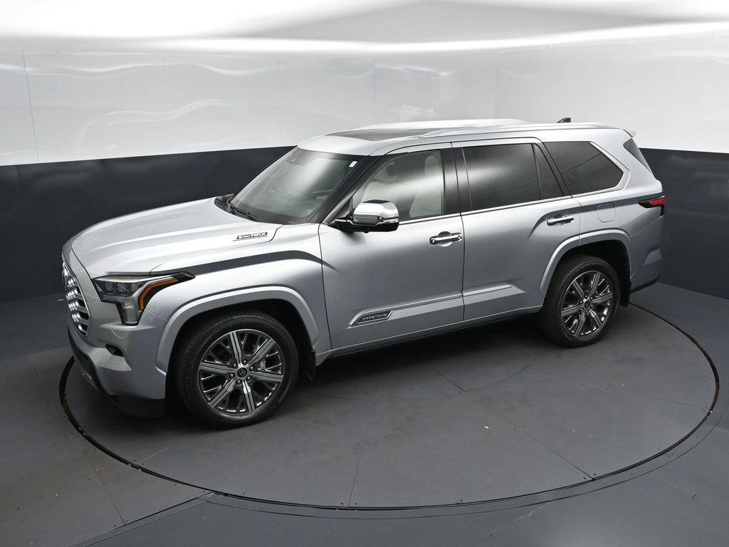 Used 2023 Toyota Sequoia Capstone AWD/4WD image 32