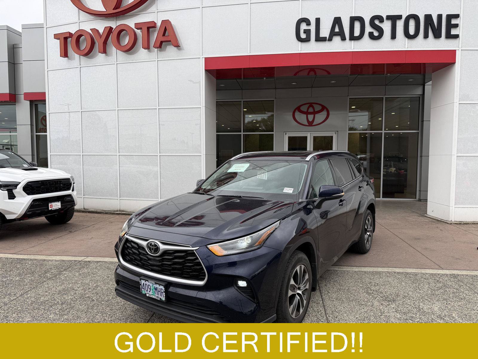 Certified 2021 Toyota Highlander XLE AWD/4WD image 1