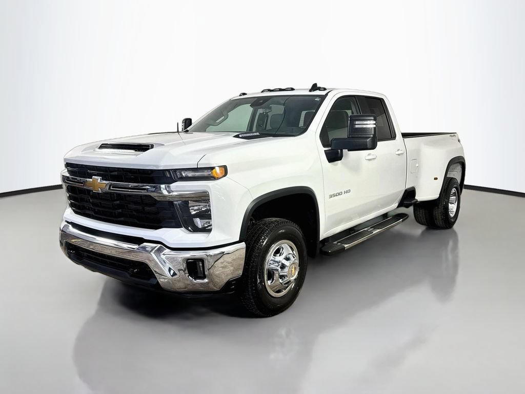 Used 2025 Chevrolet Silverado 3500 LT AWD/4WD image 3