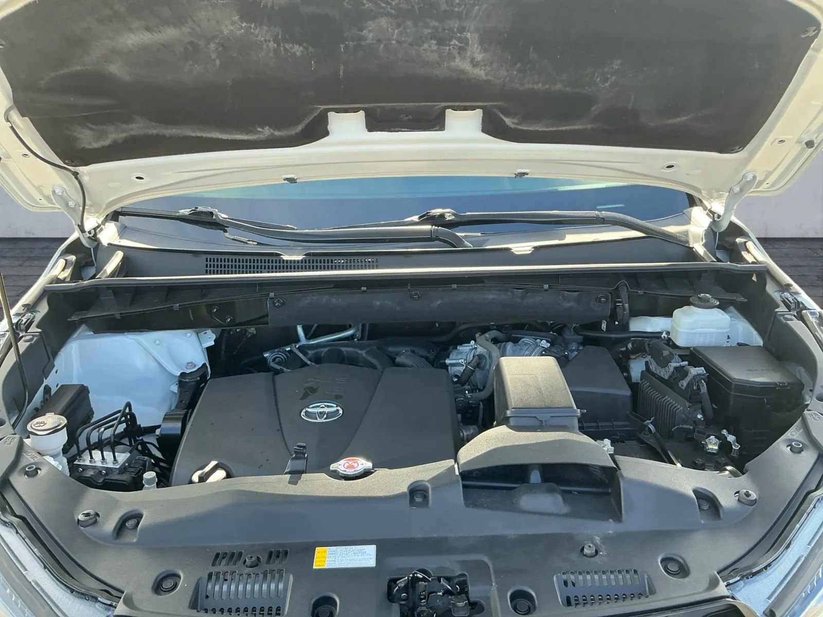 Used 2019 Toyota Highlander SE image 24