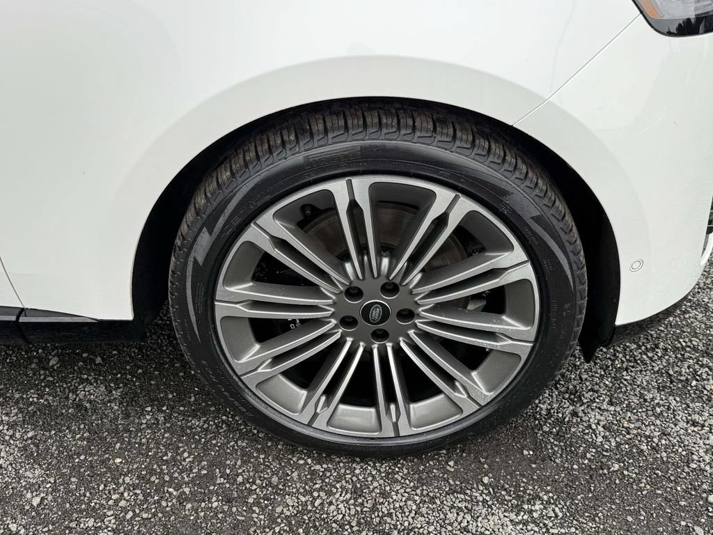 Used 2024 Land Rover Range Rover Autobiography AWD/4WD image 7