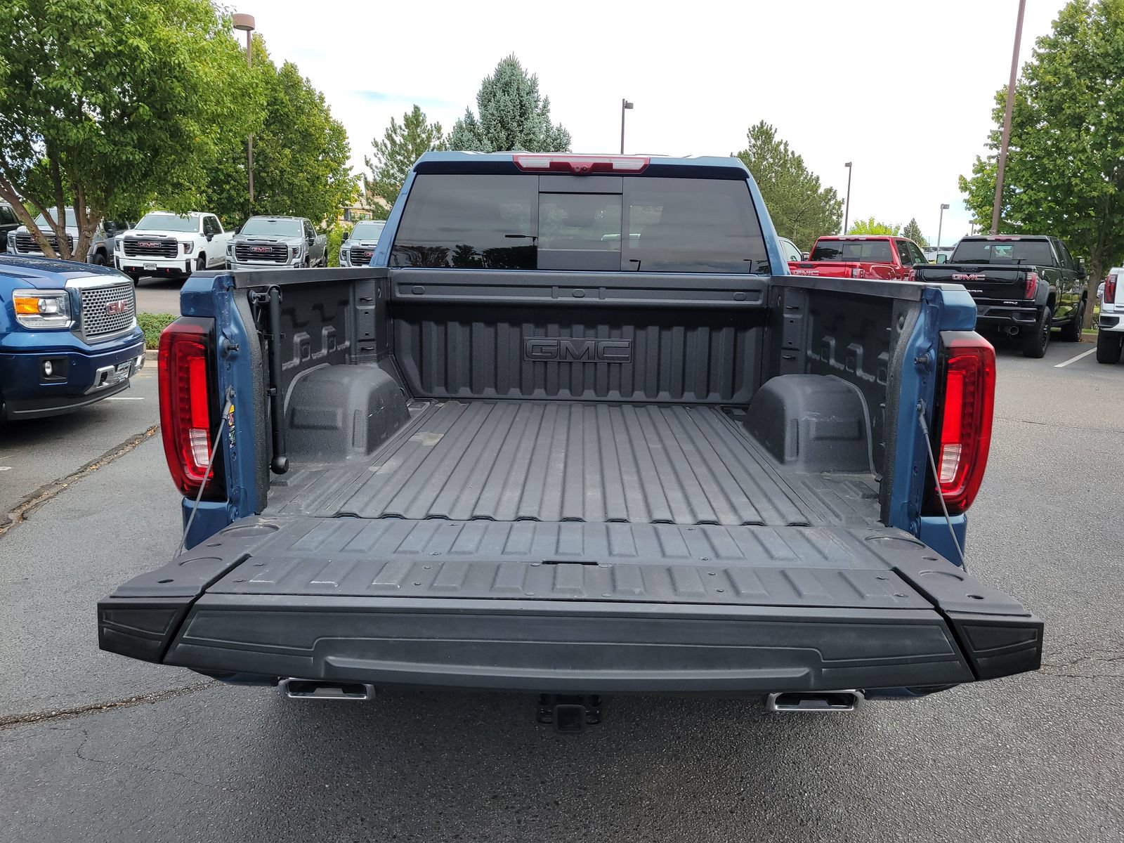 Used 2025 GMC Sierra 1500 Denali w/ Denali Reserve Package AWD/4WD image 13
