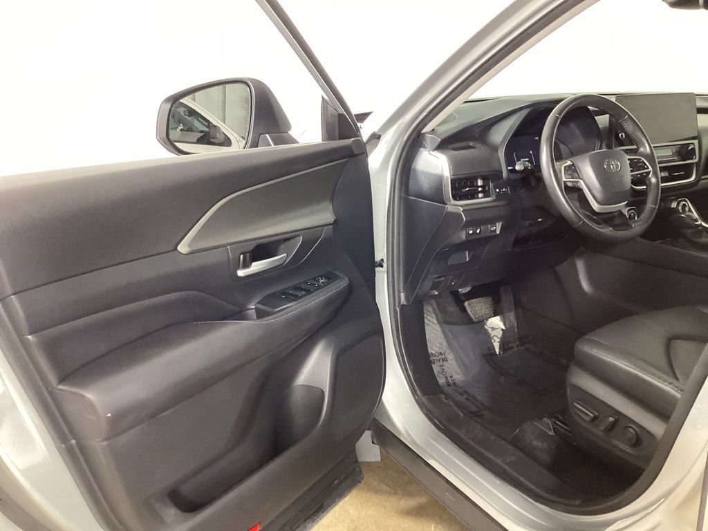 Used 2024 Toyota Grand Highlander AWD image 9