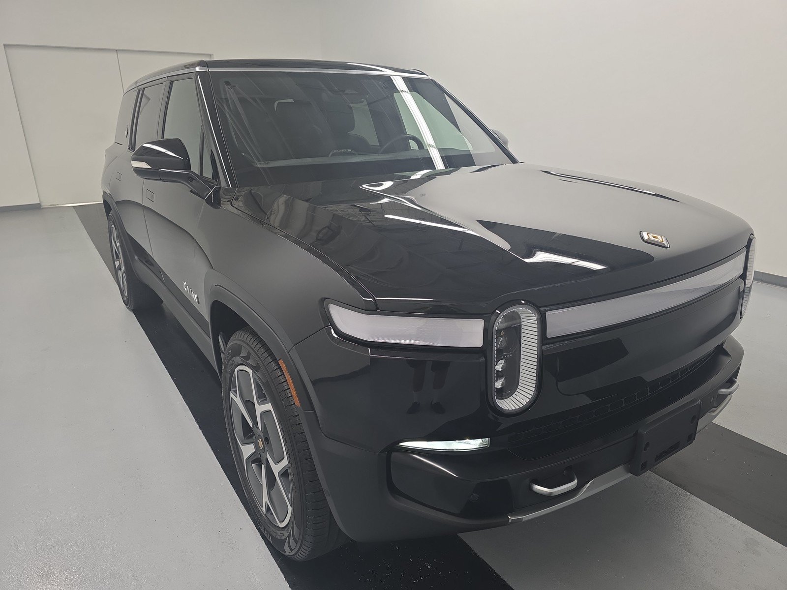 Used 2024 Rivian R1S Adventure AWD/4WD image 7