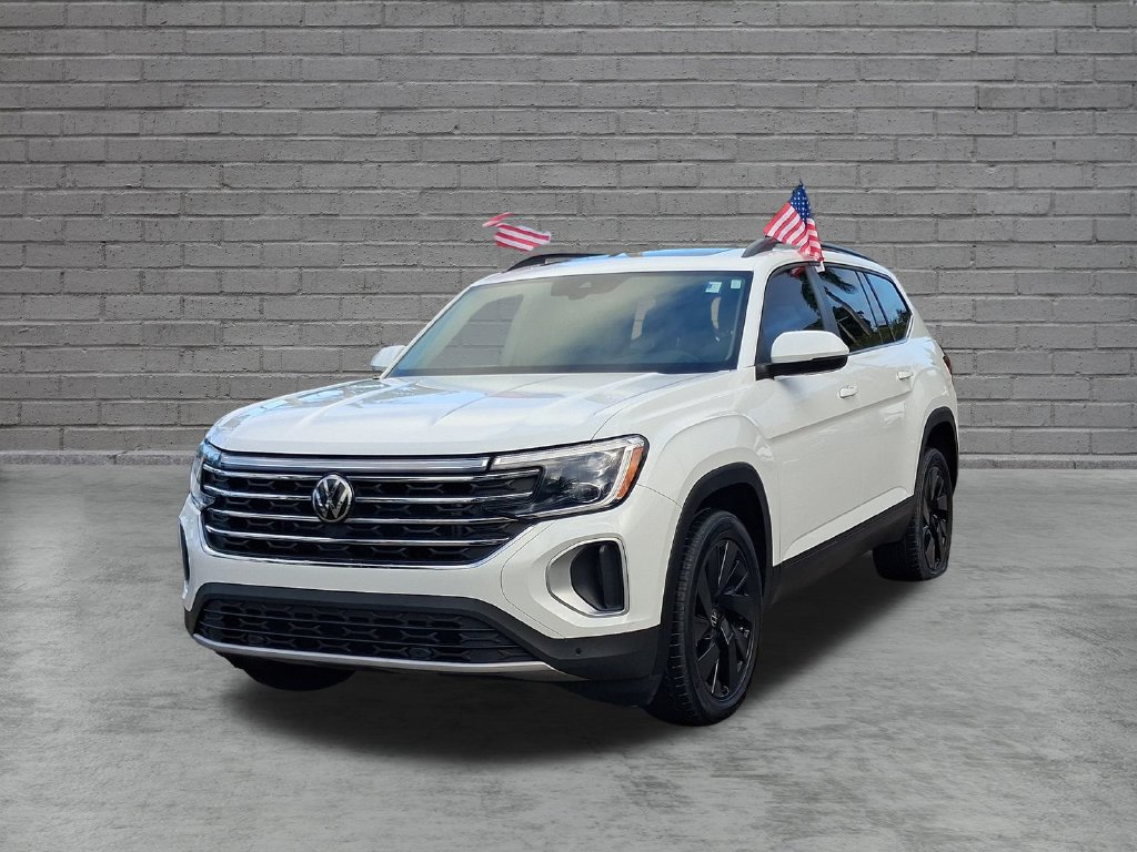 Used 2024 Volkswagen Atlas SE w/ Panoramic Sunroof Package FWD image 4