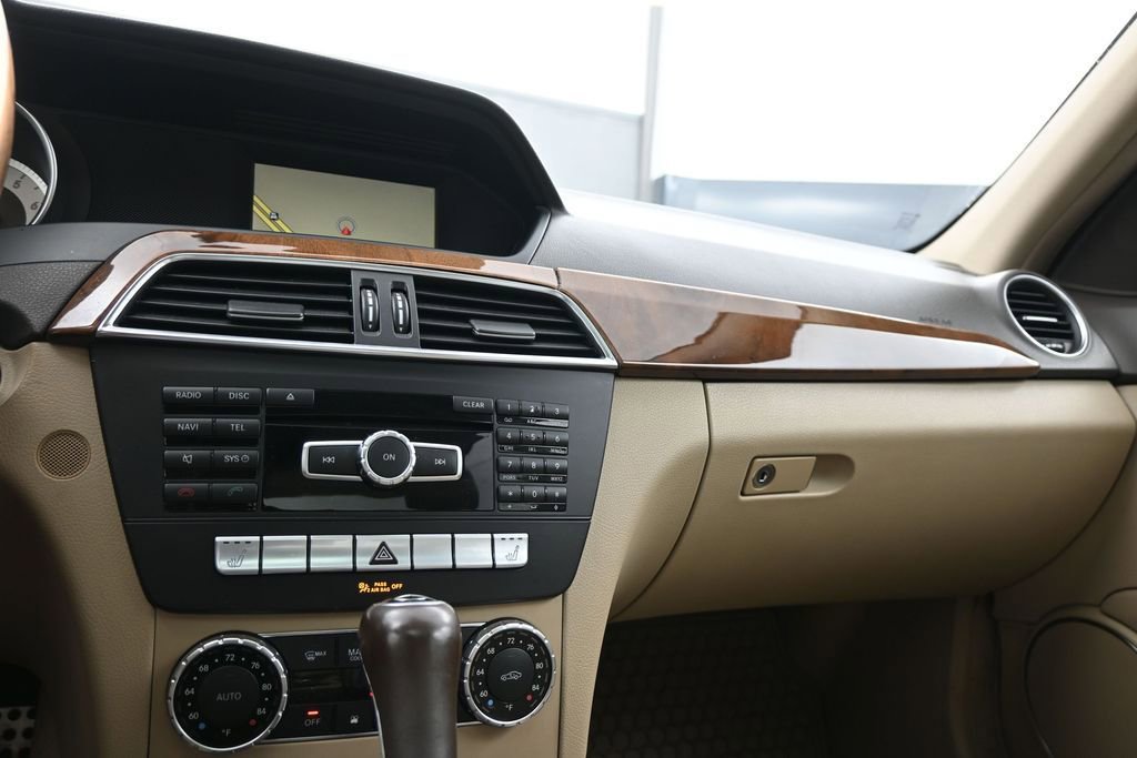 Used 2013 Mercedes-Benz C 250 Sedan image 15