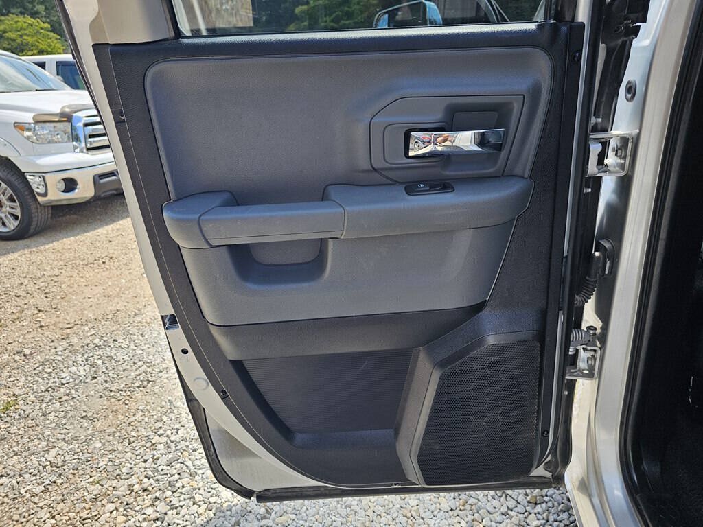 Used 2016 RAM 1500 Classic SLT AWD/4WD image 14