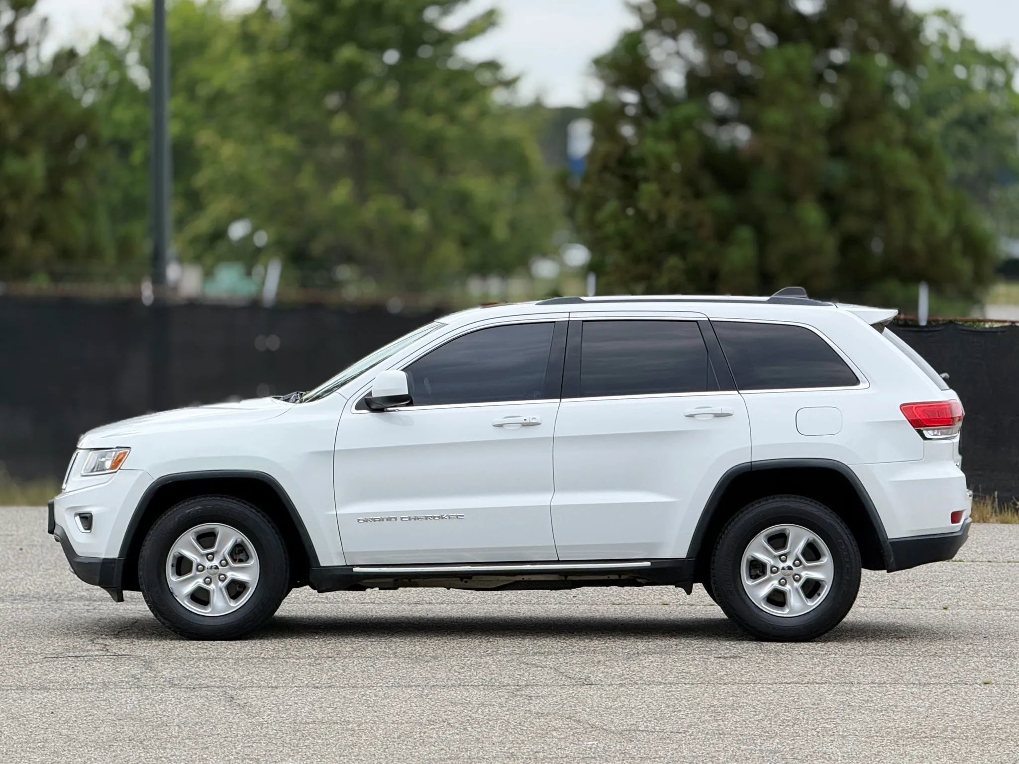 Used 2014 Jeep Grand Cherokee Laredo w/ Security & Convenience Group AWD/4WD image 8