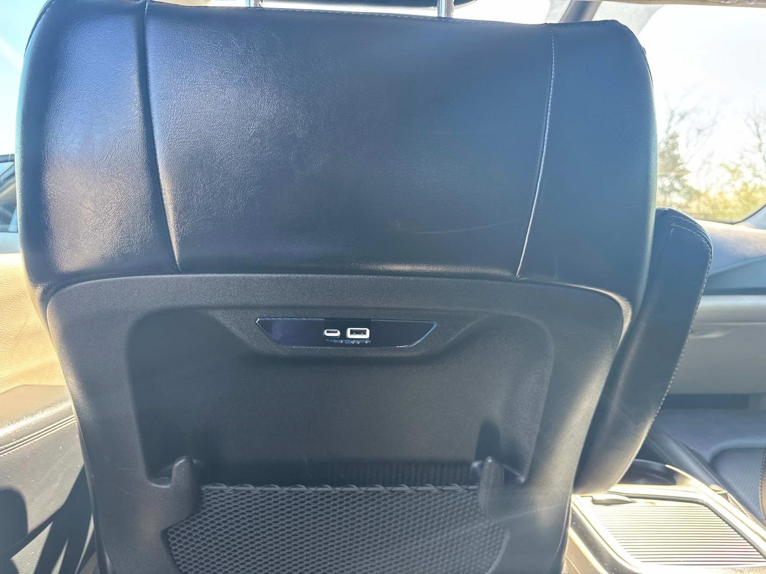 Used 2024 Chrysler Pacifica Touring-L image 17