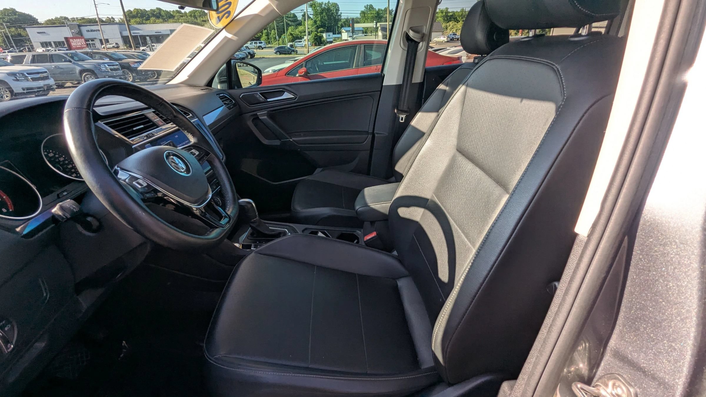 Used 2018 Volkswagen Tiguan SE w/ Panoramic Sunroof Package AWD/4WD image 11