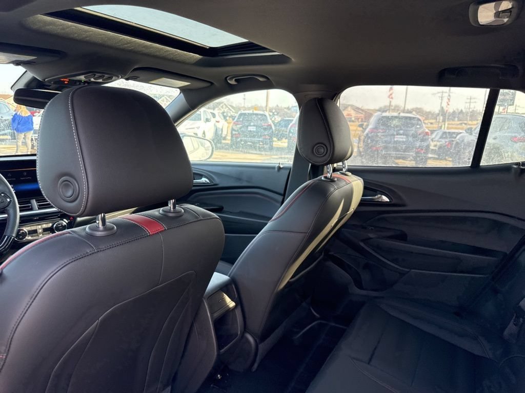 Used 2024 Chevrolet Trax RS w/ Sunroof Package FWD image 36