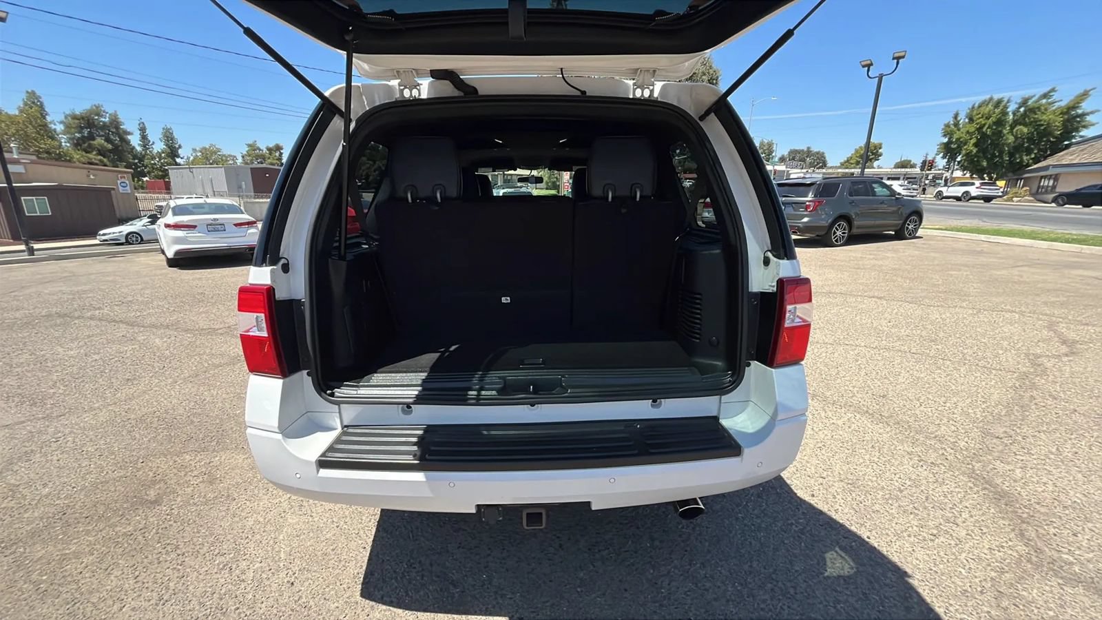 Used 2016 Ford Expedition XLT w/ Equipment Group 201A RWD image 15