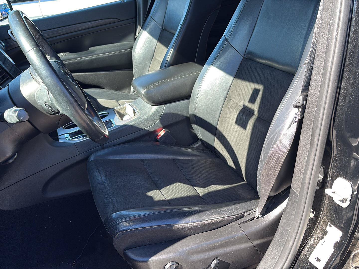 Used 2019 Jeep Grand Cherokee Altitude AWD/4WD image 16