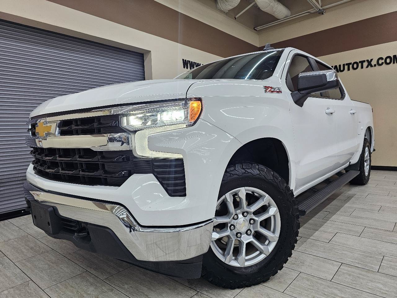 Used 2023 Chevrolet Silverado 1500 LT w/ Z71 Off-Road Package AWD/4WD image 1