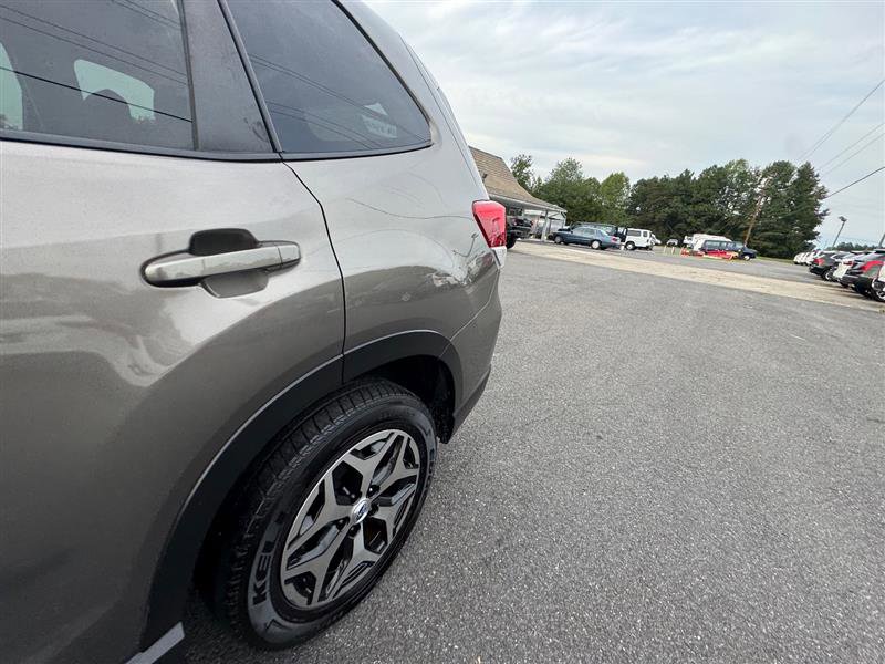 Used 2020 Subaru Forester Premium image 18