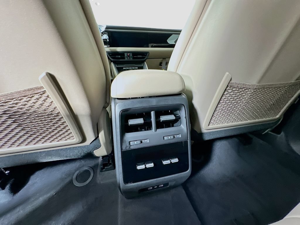 Certified 2026 Porsche Macan Electric RWD image 27