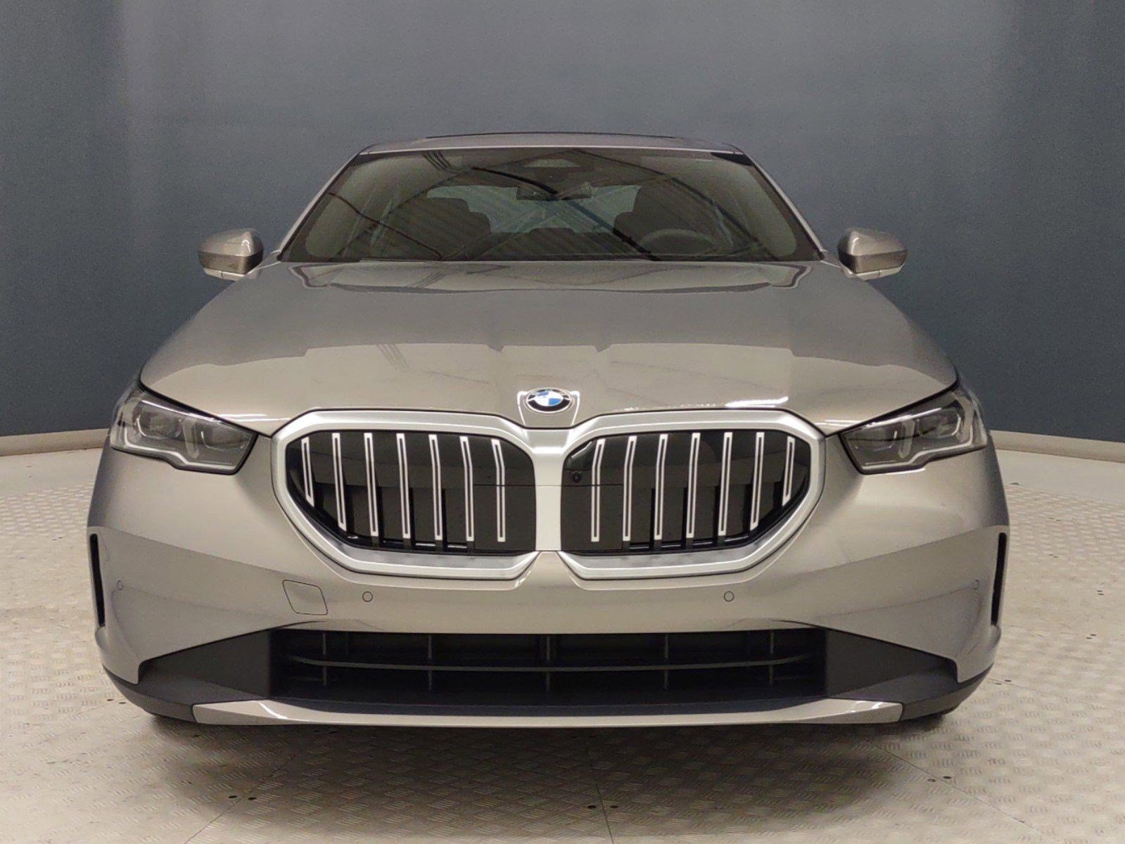 Used 2024 BMW 530i w/ Premium Package RWD image 5