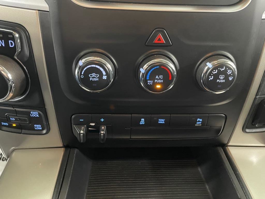 Used 2015 RAM 1500 Classic SLT w/ SLT Plus D￩cor Group image 34