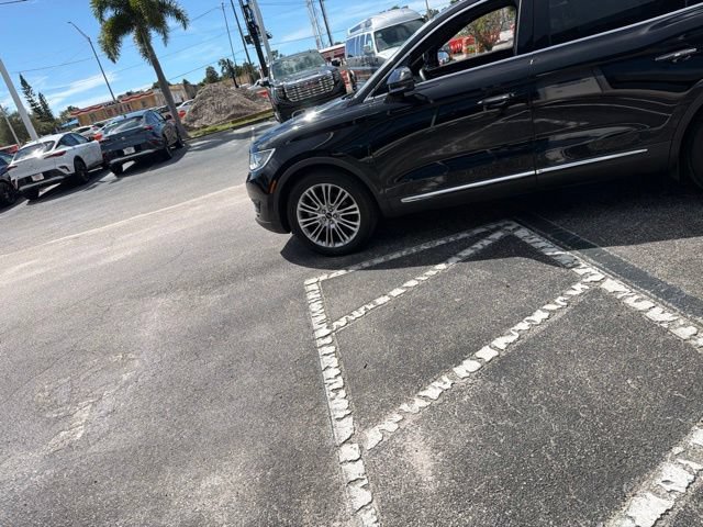 Used 2018 Lincoln MKX Reserve w/ Cargo Utility Package FWD image 4