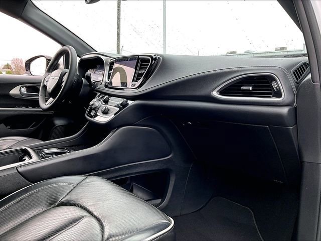 Used 2023 Chrysler Pacifica Limited w/ S Appearance Package image 14