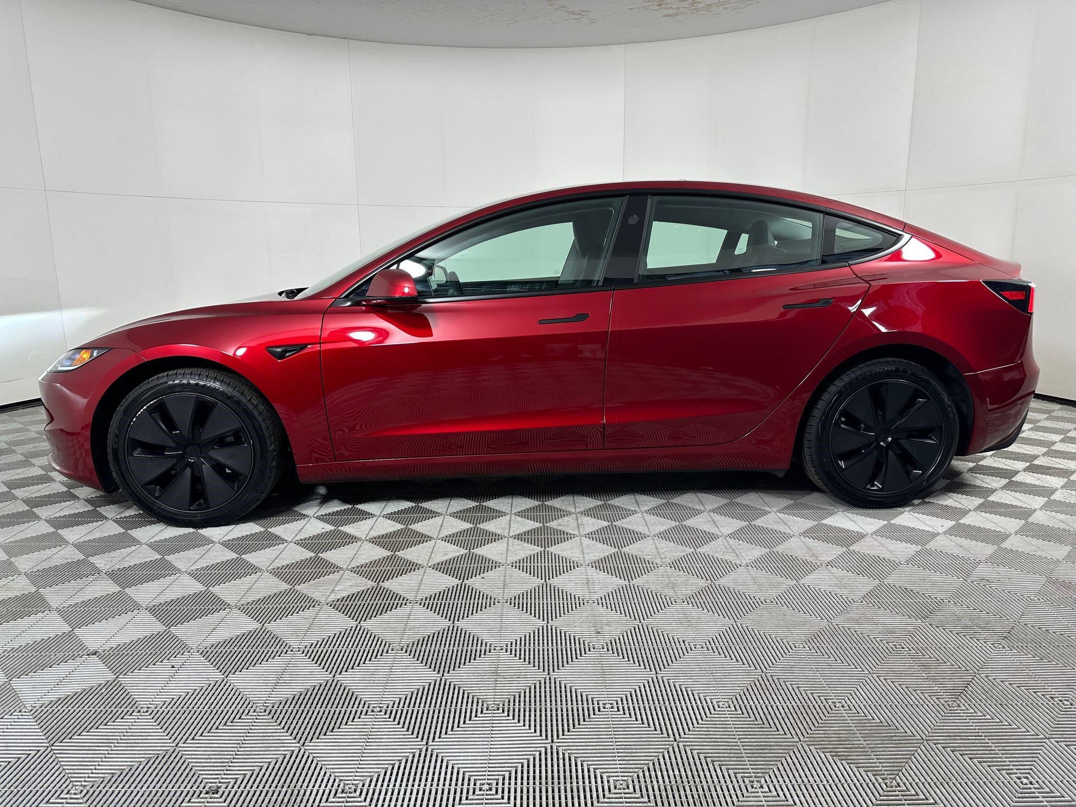 Used 2024 Tesla Model 3 Standard Range image 2