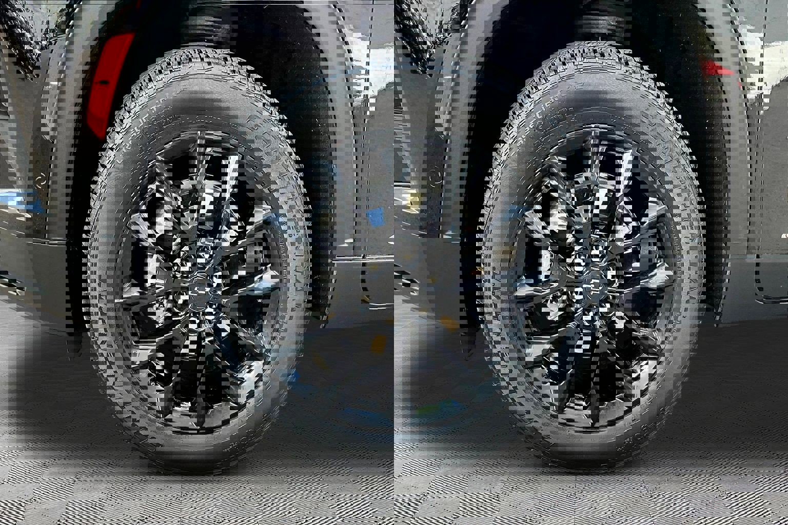 Used 2025 Chevrolet Traverse LT w/ Enhanced Driving Package AWD/4WD image 35